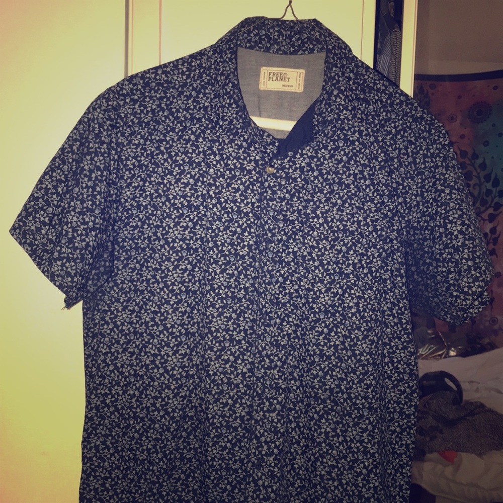 Men’s blue floral print button up